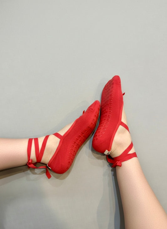 DEMI-PLIE GRIP SOCKS IN CHERRY COLA