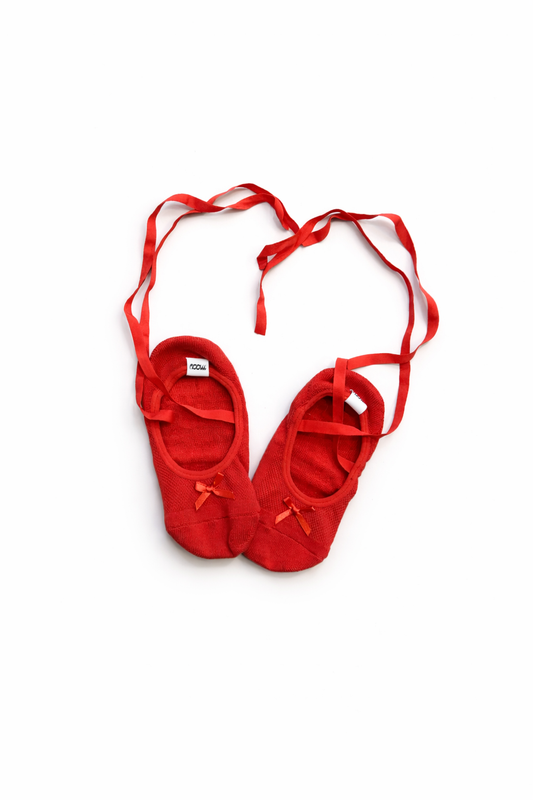 DEMI-PLIE GRIP SOCKS IN CHERRY COLA