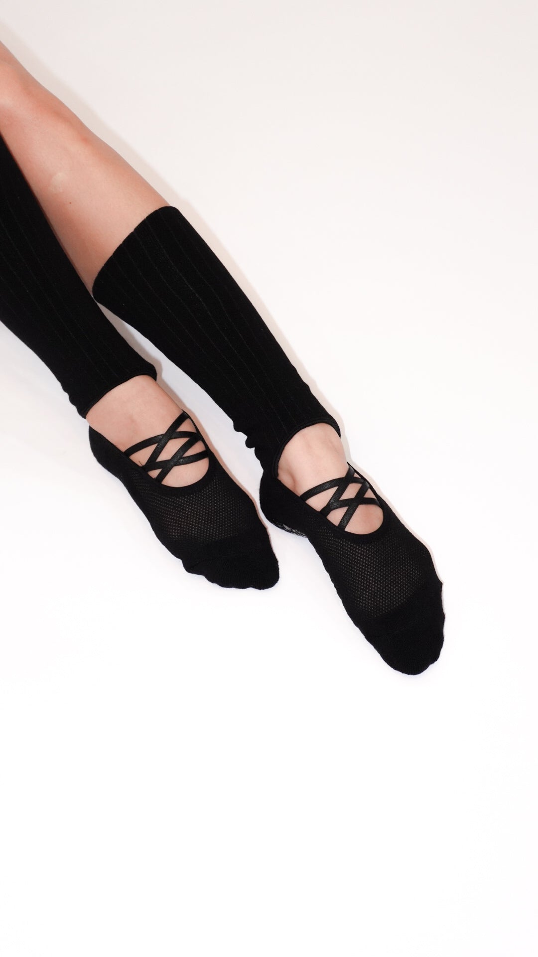 ARABESQUE GRIP SOCKS