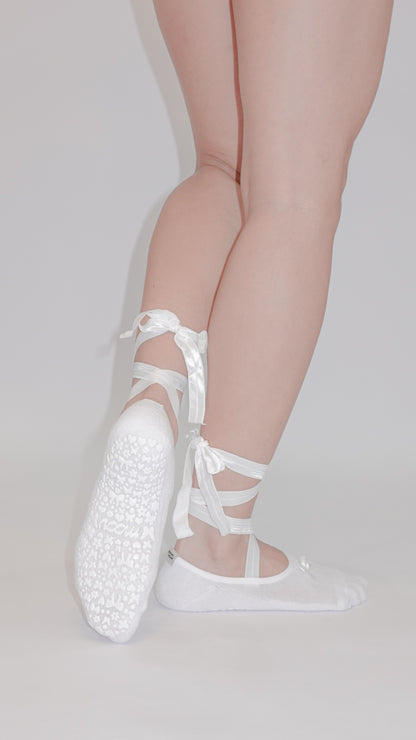 PLIÉ WHITE SWAN